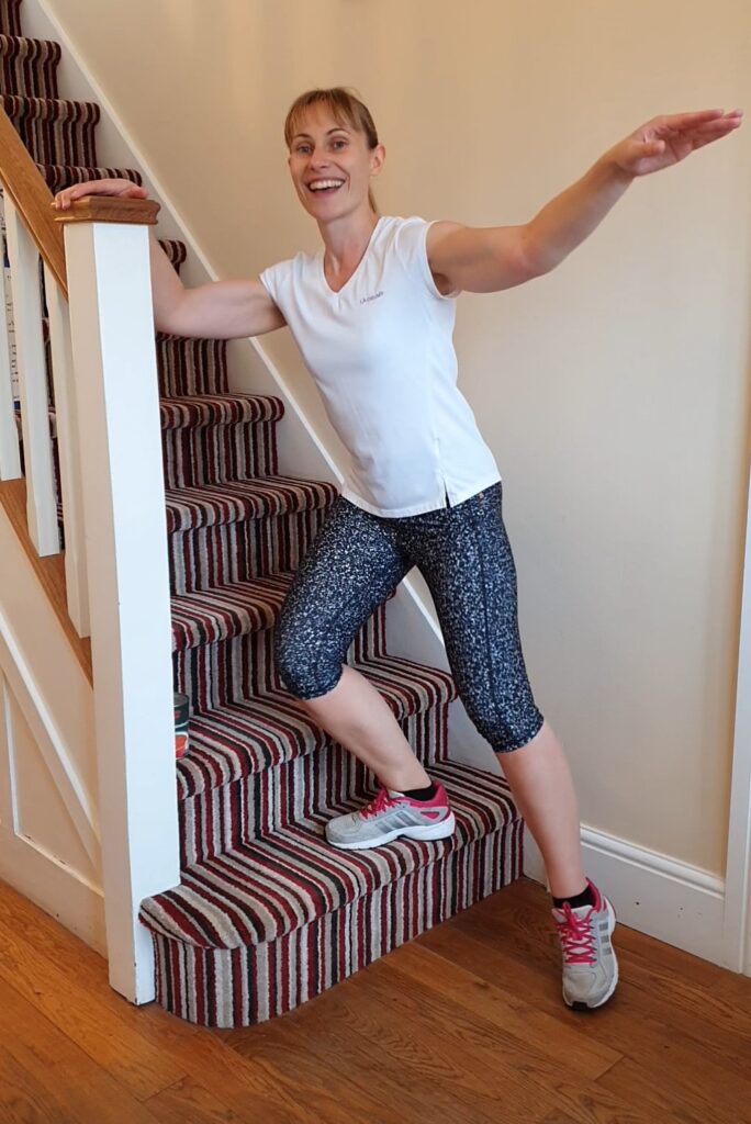Half jack on stairs, sideways on, cardiovascular exercise